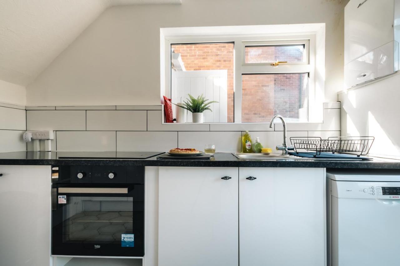 3 Bedrooms House Ideal For Long Stays! Southampton Bagian luar foto
